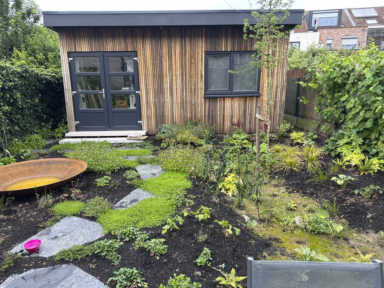 Aanleg van een bloeiende klimaattuin met doordachte hemelwateropvang - atelier b2